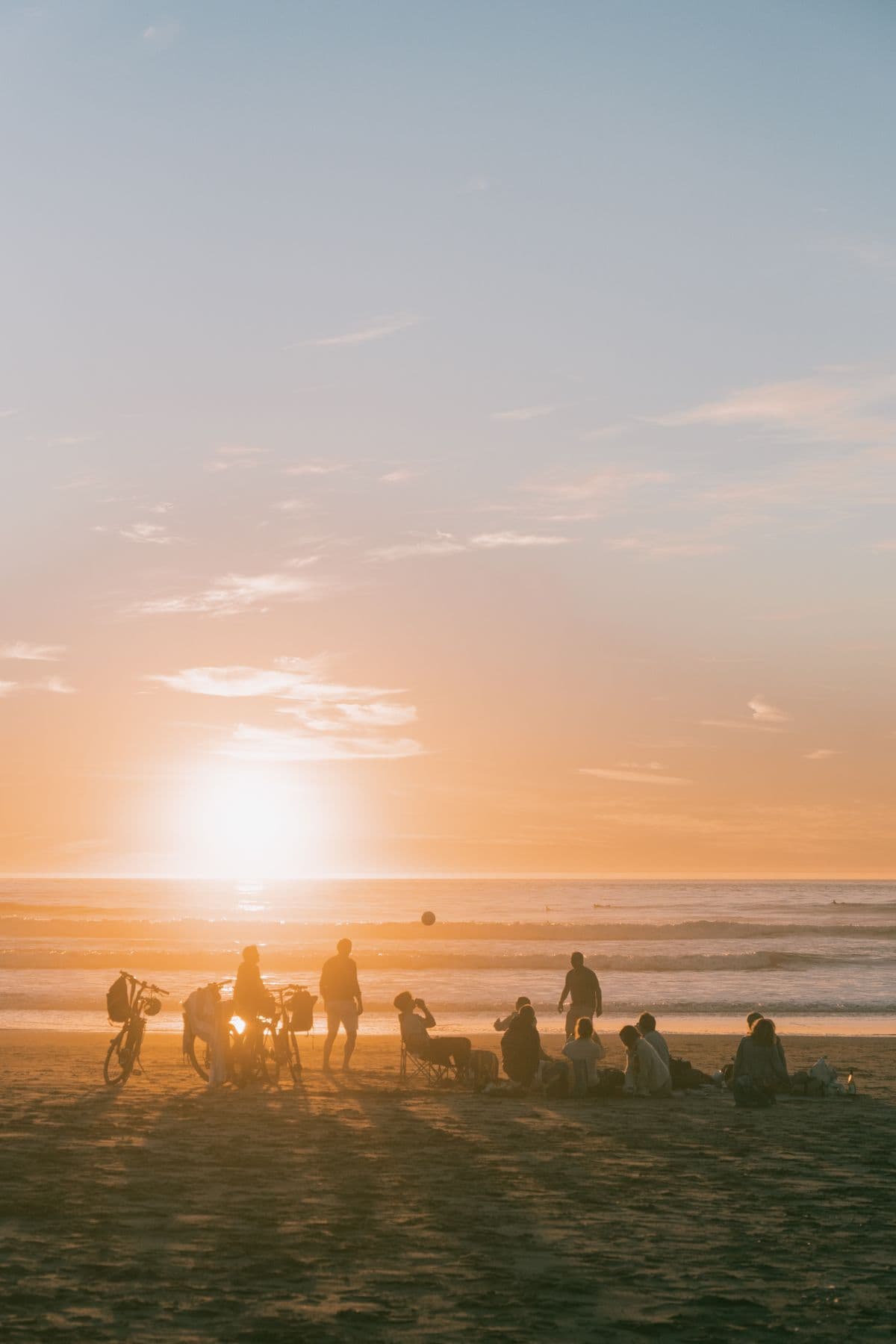 Plage au coucher du soleil